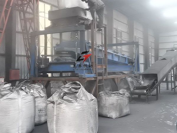 增碳剂平面回转筛用户现场