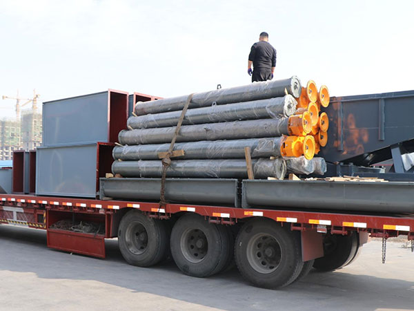 客户定制螺旋输送机发货