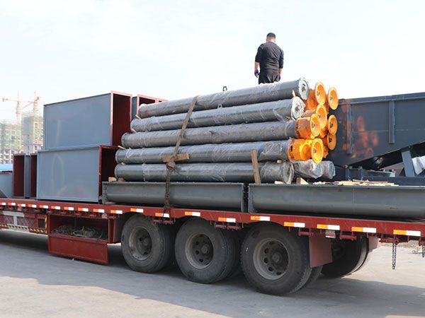 客户定制螺旋输送机发货