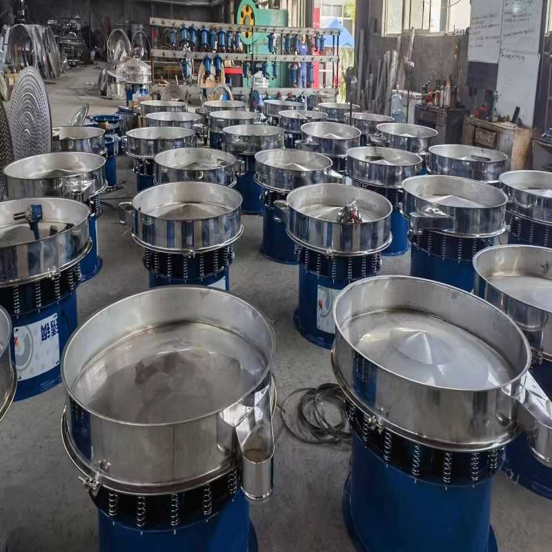 多台圆形振动筛底框安装完成